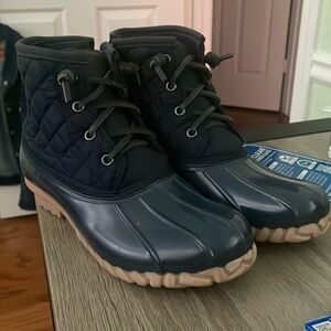 SO Navy Wombat Duck Boots size 7